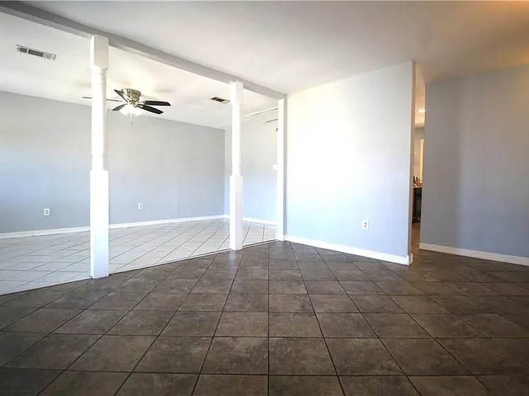 2836 Glenbrook Dr — Photo 3