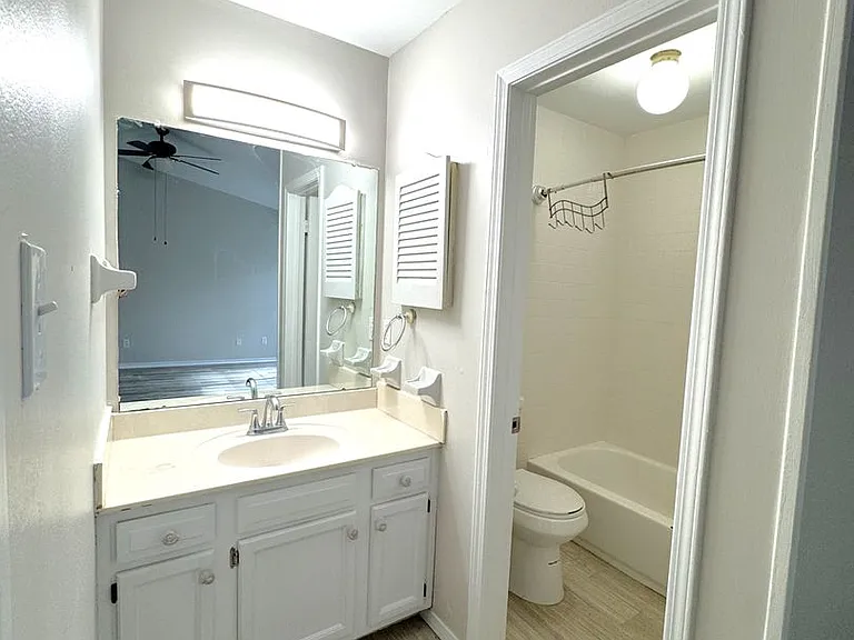 5900 Grelot Rd #504 — Photo 18