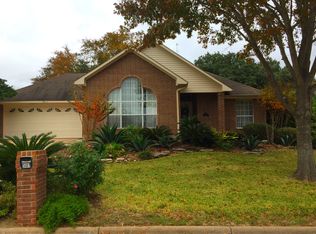 501 Hickory Hollow Ln, Brenham, TX 77833