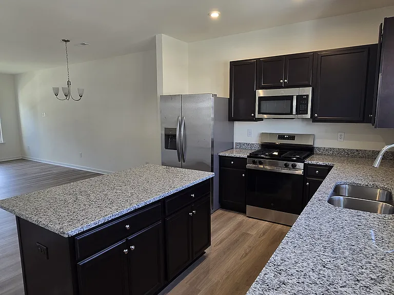 220 Greenpark Rd — Photo 10