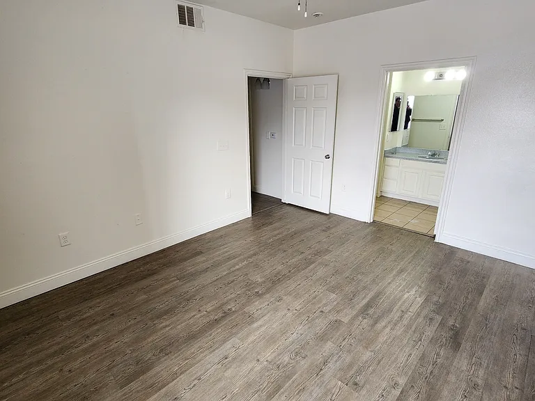 Sunrise Park Condominiums — Photo 62