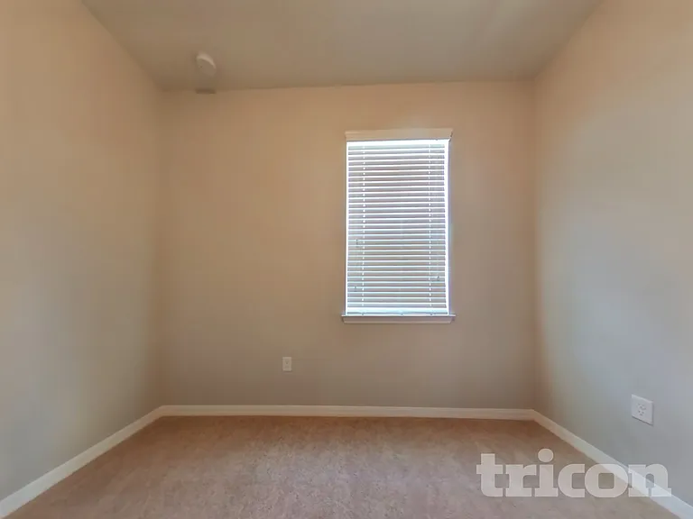 2837 E Lake Pointe Dr — Photo 10