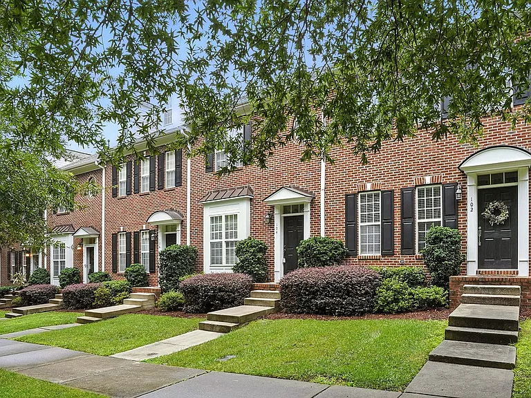 104 W Savannah Ridge Rd — Photo 4