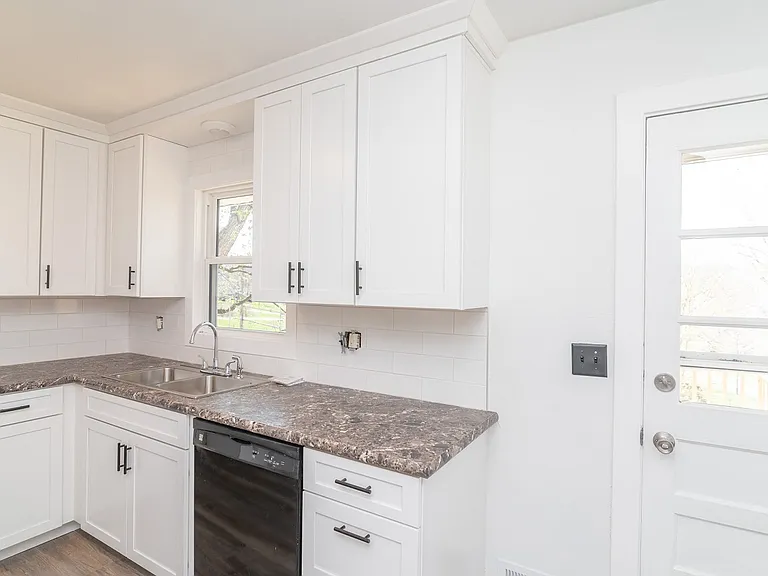 110 N Bluff St — Photo 10