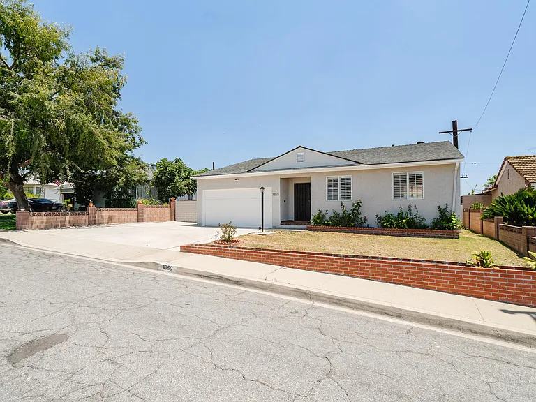 1850 Cliffhill Dr — Photo 2