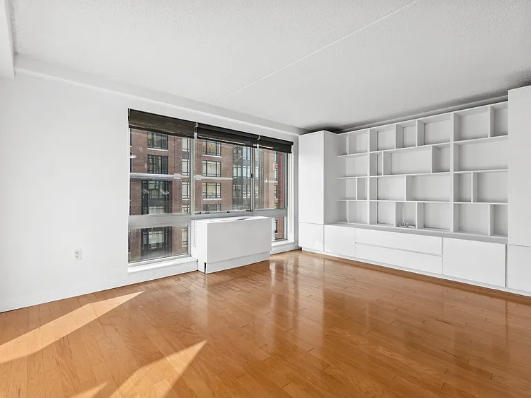 555 W 23rd St #S9K — Photo 3