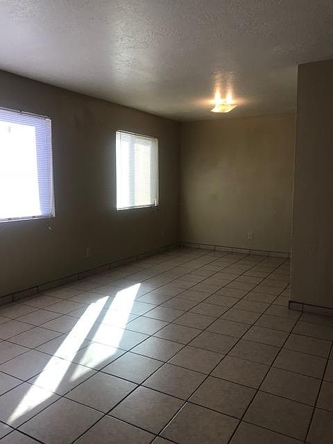 1st image of 809 Parkview Dr #C