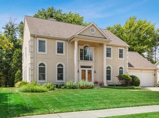 W73N493 Greystone Dr, Cedarburg, WI 53012