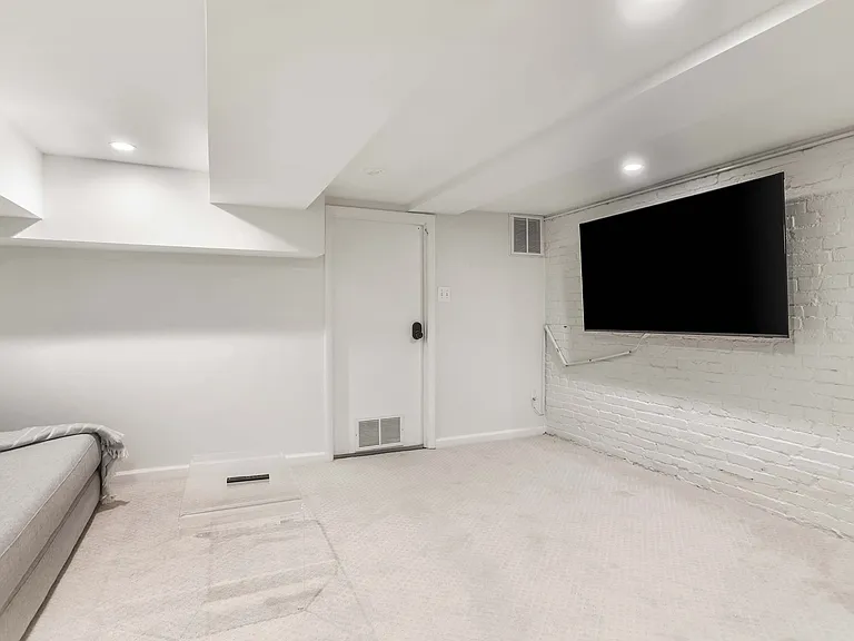 1313 22nd St NW — Photo 37