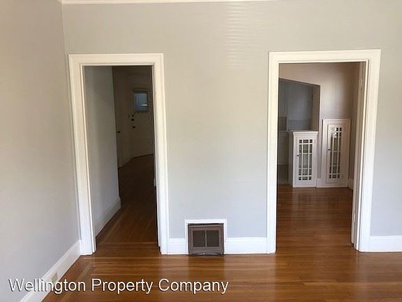 5th image of 35 Yosemite Ave APT 1