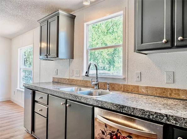 2301 SW 4th Ave, Mineral Wells, TX 76067