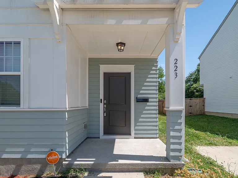223 Hoskins Avenue Dr #1 — Photo 4