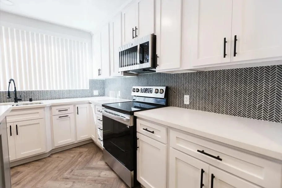 123 California Ave — Photo 1