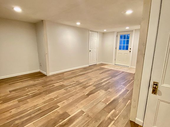 4th image of 131 Wagon Ln #1