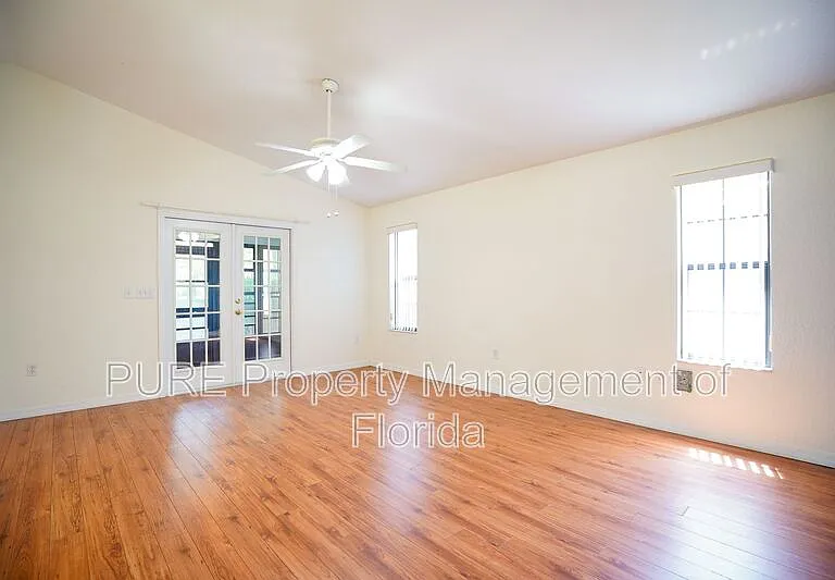 3936 NE 21st Ln — Photo 5