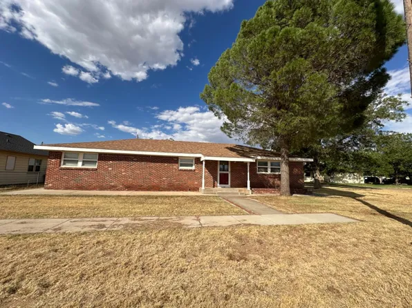 310 W Panhandle St, Slaton, TX 79364