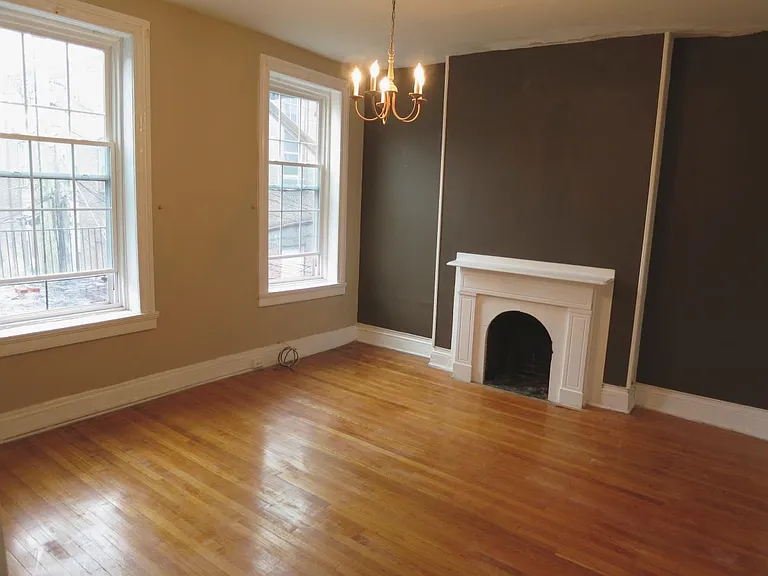 216 W Madison St #2R — Photo 2