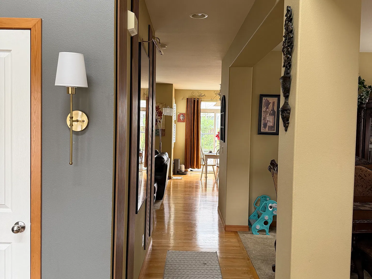5 bed, 3.5 bath, 3056 sqft, $4,250 — Photo 2