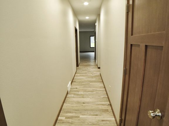 5th image of 693 Kaylee Ct