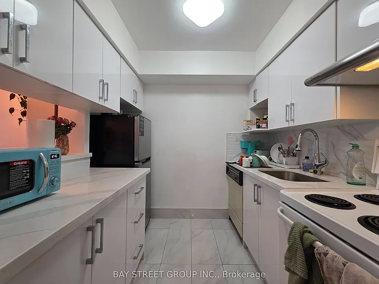 633 Bay St #1202 — Photo 7