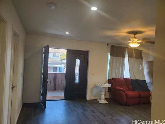 2nd image of 3214 Esther St