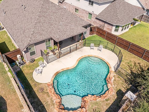 3rd image of 1009 Prairie Heights Dr