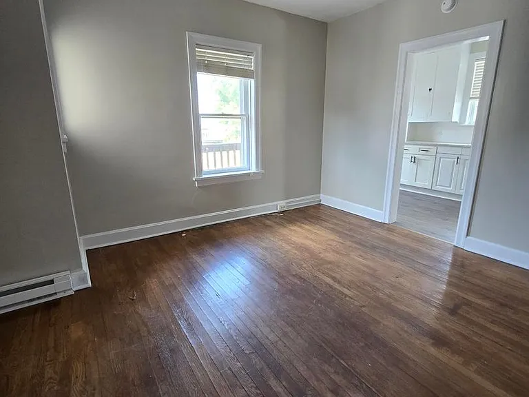 145 E North Ave — Photo 20