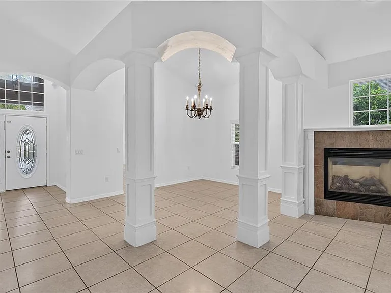 914 SW 83rd Ter — Photo 16