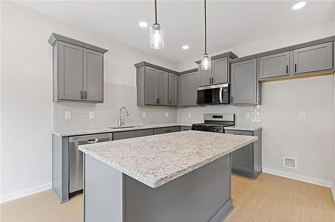 3 bed, 2.5 bath, 1800 sqft, $2,250 — Photo 3