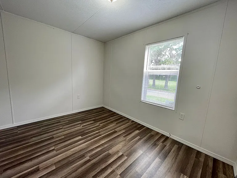 12410 Phillips Ln — Photo 13
