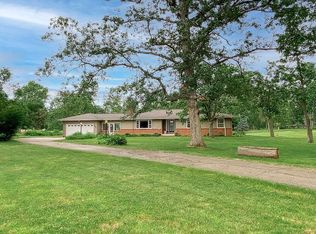 1400 E Knoll Dr, Robins, IA 52328