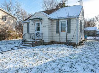 909 E Murdock Ave, Oshkosh, WI 54901
