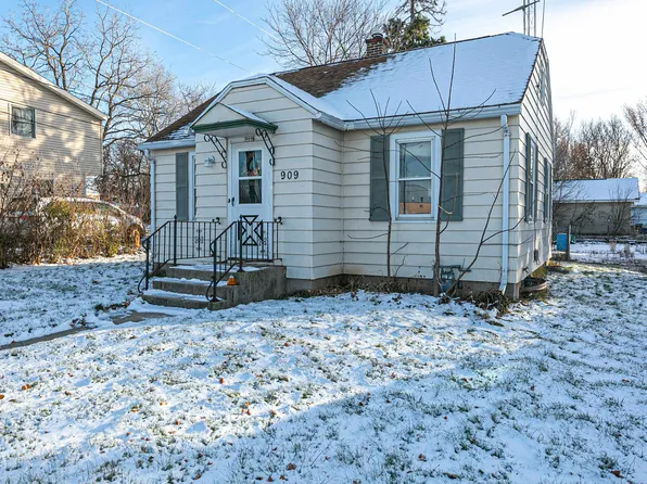 909 E Murdock Ave, Oshkosh, WI 54901
