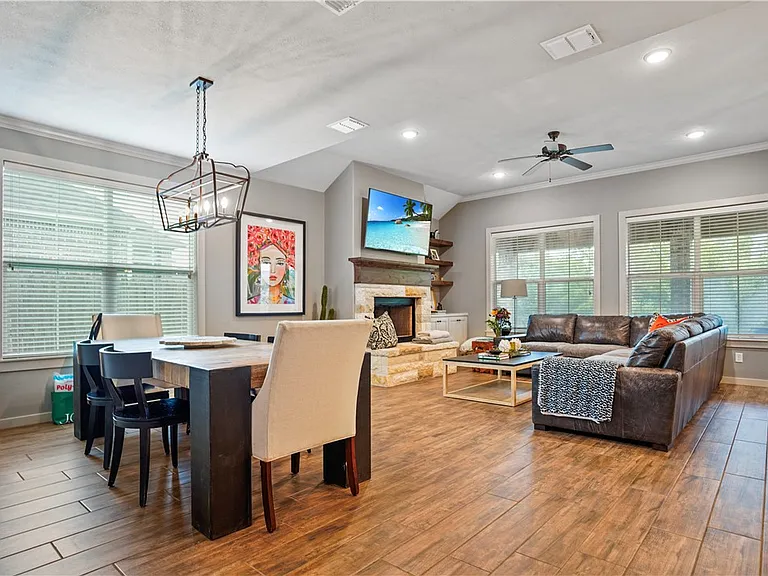 2711 Talsworth Dr — Photo 2