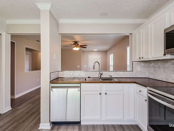 3rd image of 899 Wynfield Cir