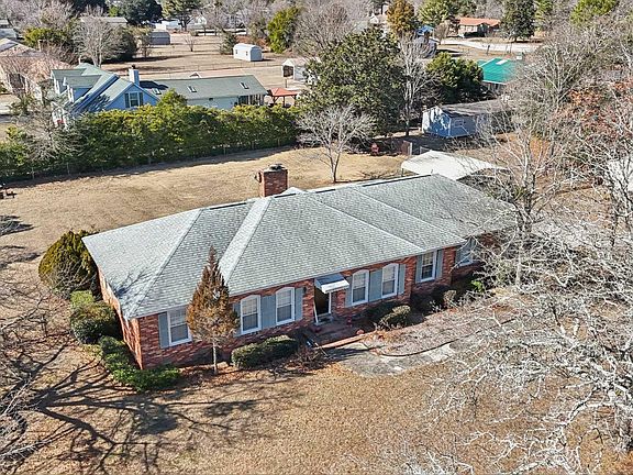 2nd image of 101 Olde Pine Trl