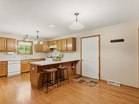 5th image of 232 Ellis St