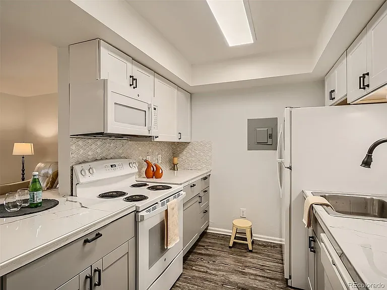 1370 Estes St #302 — Photo 4
