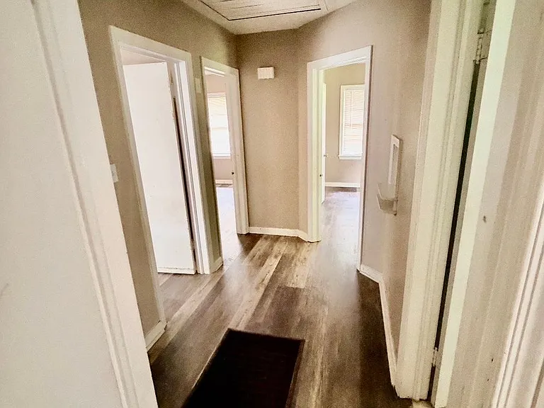 527 Englewood Dr — Photo 14