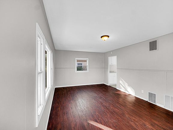 4th image of 7134 Parrish Ave