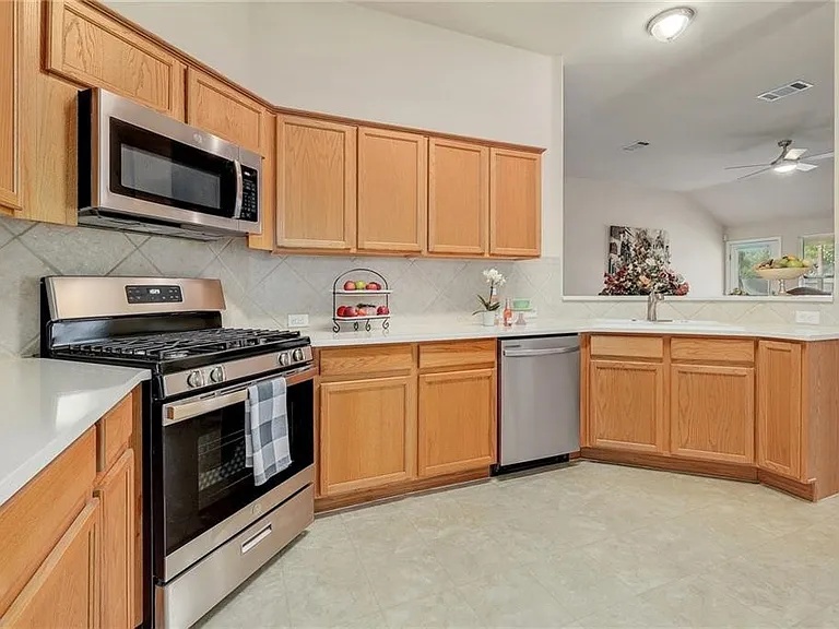107 N Pauley Dr — Photo 4