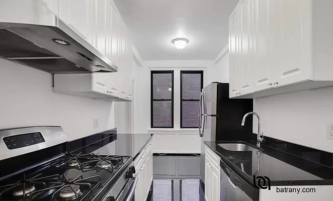 Rented by Batra Group Inc | media 8