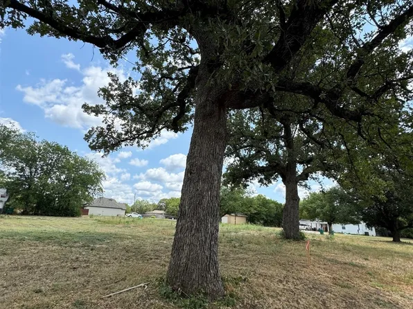 708 Denver St, Alvord, TX 76225