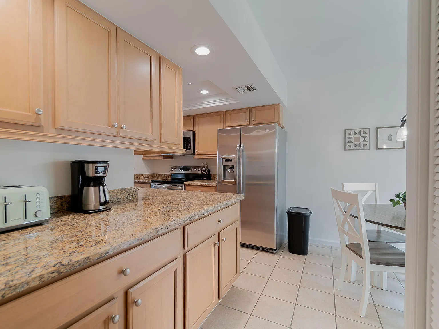 3 bed, 3.0 bath, 1760 sqft, $9,000 — Photo 3