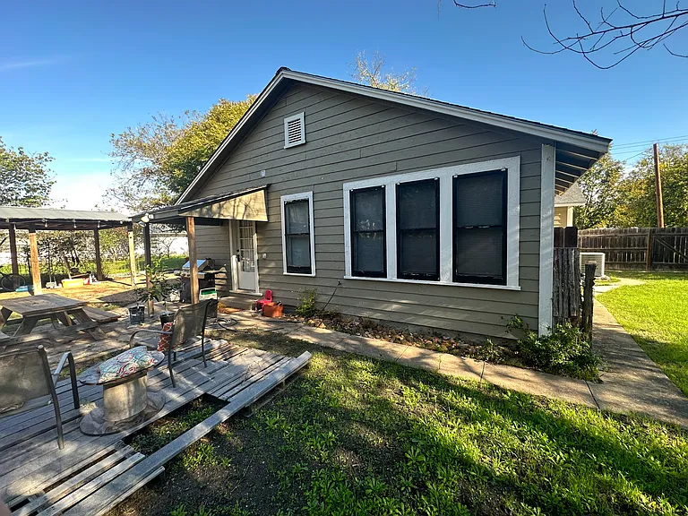 225 Hamilton St — Photo 3