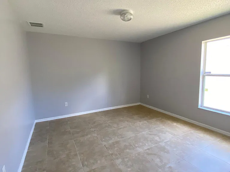 632 SE Chapman Ave — Photo 49