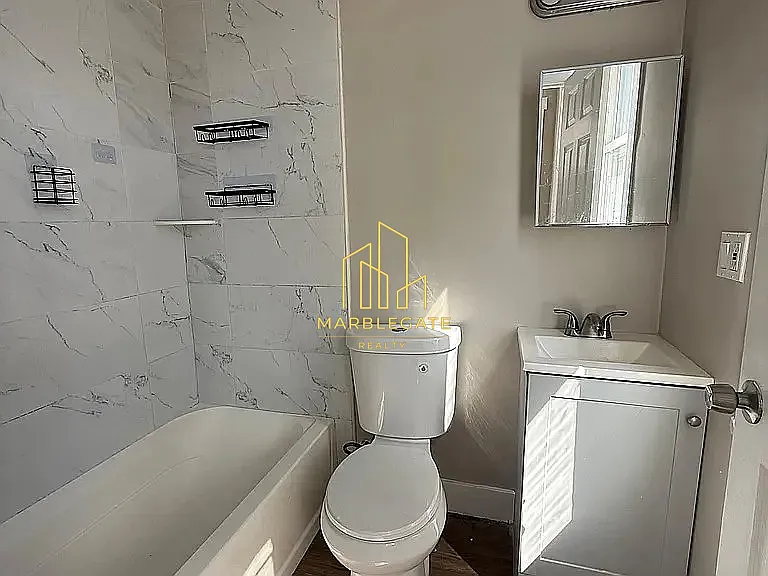 9 39th St #22 — Photo 5