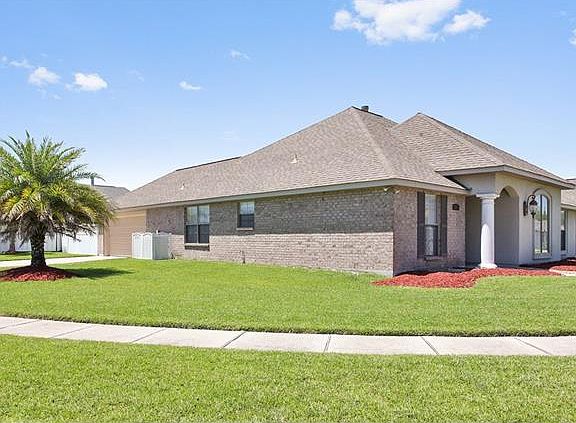 2nd image of 201 E Pin Oak Dr