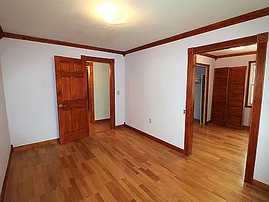 3rd image of 3207 Garden Blvd