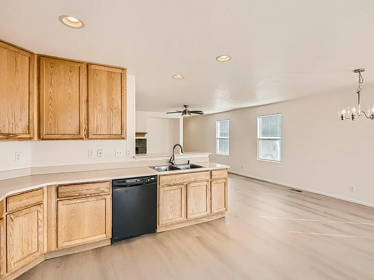 5514 Laredo St — Photo 10